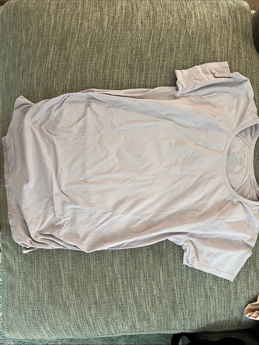 GAIAM Short Sleeve Scoop Neck Workout Tee in Pale Lavender